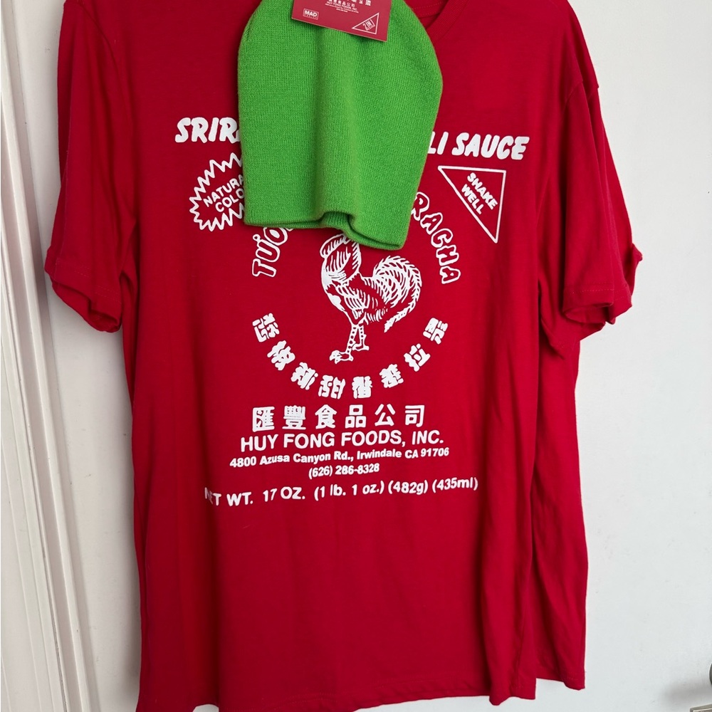 Sriracha costume T-Shirt & Beanie Combo, L, NWT